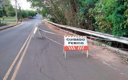 Ponte de acesso ao residencial Cristo Redentor está parcialmente interditada
