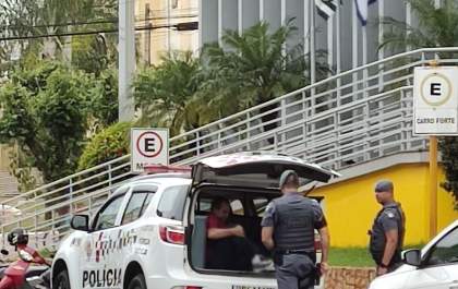Internauta cede fotos da prisão em flagrante em ação no Banco do Brasil