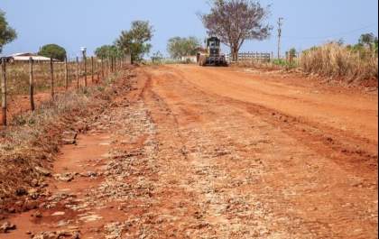 Estradas do Timboré recebem moledamento