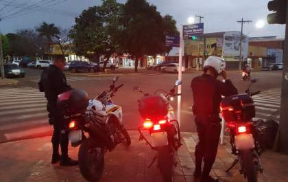 Condutores são fiscalizados pela PM na área central de Três Lagoas