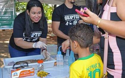 Tenda Educativa realiza exposição de animais peçonhentos na Lagoa Maior