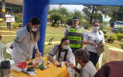 Caminhoneiros recebem atendimento especial em Araçatuba