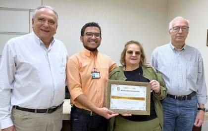 Santa Casa de Araçatuba homenageia voluntária por doações