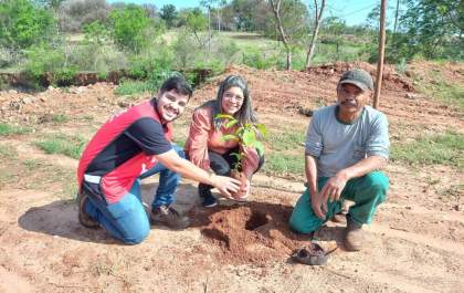 Águas Andradina e Águas Castilho participam de plantios em homenagem ao Dia da Árvore