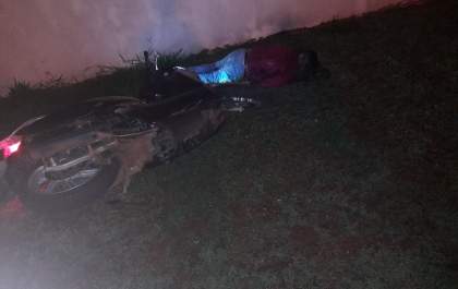 Homem com fuzil atira na polícia e acaba morto