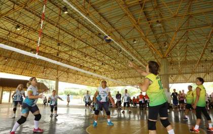 Torneio de Voleibol Adaptado acontece em comemoração ao aniversário de MS