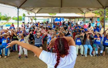 Atendidos pelos serviços da SMAS participam de confraternização em comemoração ao Dia do Idoso