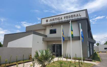 Dupla é condenada por importar mais de 1 tonelada de roupas falsificadas em MS
