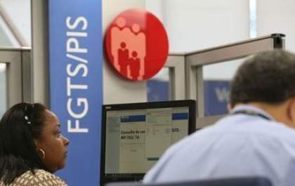 Mais de 1 milhão de brasileiros vão receber dinheiro extra do abono salarial nesta segunda-feira