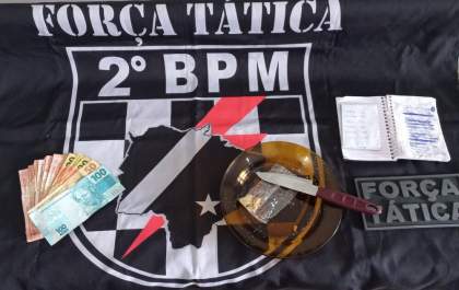 Mulher é presa após traficar na frente do filho pequeno