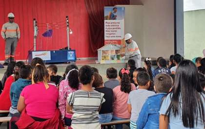 Estudantes participam de campanha de conscientização sobre pipas e rede elétrica em Bento de Abreu
