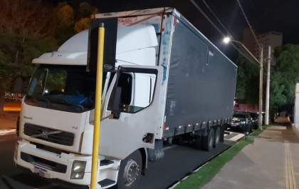 Motorista de Birigui é preso com 285 quilos de cocaína em caminhão