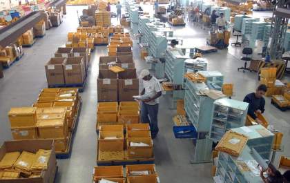 Leilão de mais de 40 mil itens esquecidos nos Correios ocorre hoje