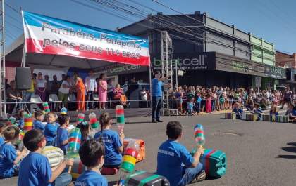 Desfile marca comemoração do aniversário de Penápolis