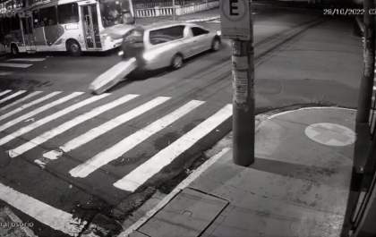 'Pensei que era Halloween', diz taxista que tirou da rua caixão com corpo que caiu de carro em Ribeirão Preto