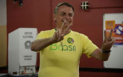 Após votar, Bolsonaro diz estar confiante na vitória
