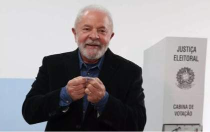 Lula, votou por volta das 9h20 em São Bernardo do Campo