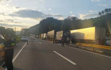 Acompanhe quais rodovias do país estão interditadas por caminhoneiros