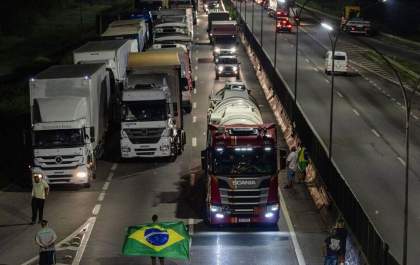 Protestos de caminhoneiros atrapalham trânsito em 20 estados