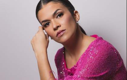 Ana Claudia Cano estampa a capa da nova edição de Rara Gente