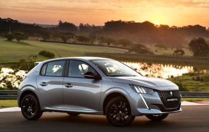 Peugeot busca novos clientes e amplia oferta do 208