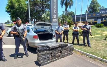 Homem é preso com mais de 300 quilos de maconha