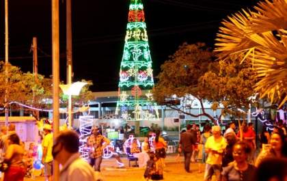 Caravana da Coca Cola e show de Renan e Ray marcam início das festividades natalinas em TL