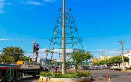 Centro de Três Lagoas já começou a receber decoração natalina