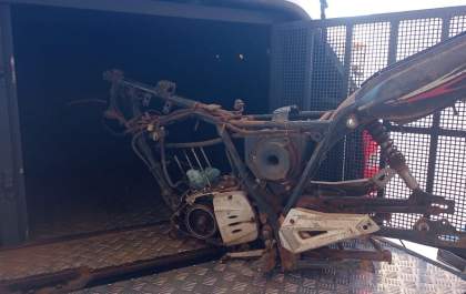 Moto furtada é localizada depenada no paranapungá