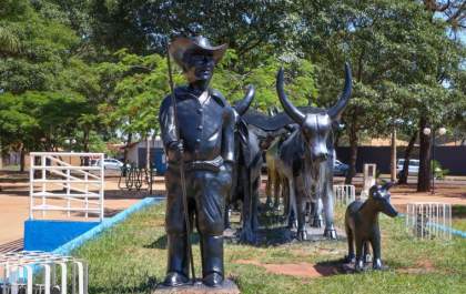 Monumentos e obras alusivas à fauna de Três Lagoas passam por revitalização