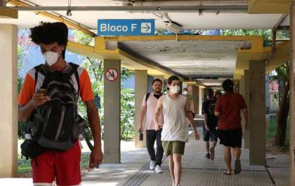 Uso de máscara volta a ser obrigatório em ambientes fechados da USP