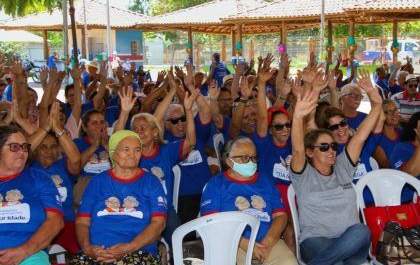 Idosos dos serviços da SMAS participam de confraternização no Balneário Municipal