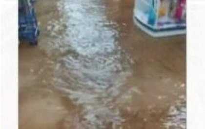 Forte chuva deixa estragos na região