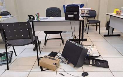 Prédio da Secretaria de Assistência Social é alvo de vandalismo
