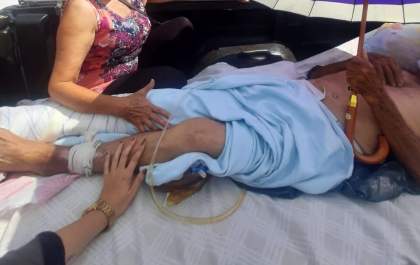Sem ambulância, idoso de Araçatuba é transportado em caçamba de caminhonete&nbsp;