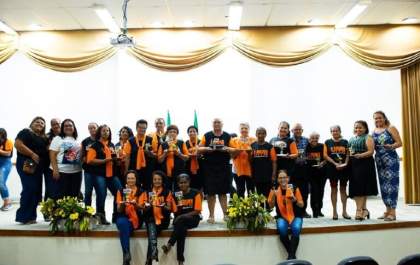 Castilhenses que inspiram 22 idosos participam da formatura da universidade da melhor idade