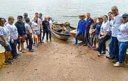 Prefeito de Castilho participa de limpeza do rio Paraná em ação do Rotary Club