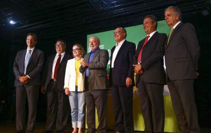 Lula anuncia 5 ministros do futuro governo