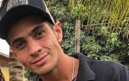 Motorista de 31 anos morre carbonizado depois de batida com caminhão