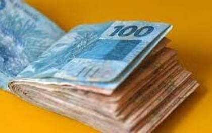 Bolsonaro edita MP que reajusta salário mínimo em R$ 1.302 para 2023