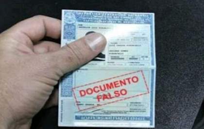 Homem é preso com 2 carteiras de habilitação falsas em Birigui