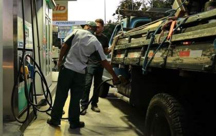 Após redução nas refinarias, preço do diesel volta a cair nos postos