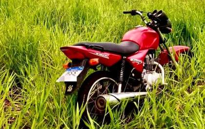 Motocicleta é localizada no mato no Nova Esperança