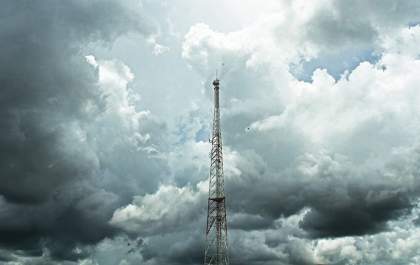 Frente fria avança e chuva forte deve marcar a primeira segunda-feira de 2023