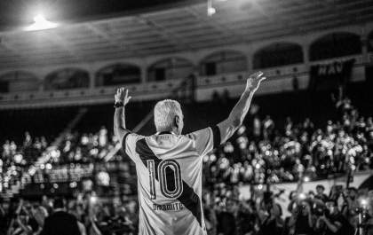 <p>Roberto Dinamite morre aos 68 anos de idade</p>