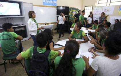 Reajuste no piso dos professores deve elevar base salarial para R$ 4.420,36 em 2023