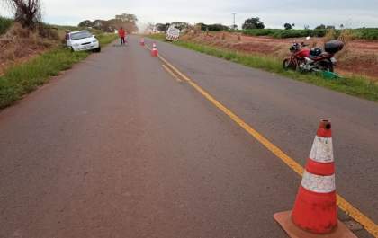 Motorista se assuta e perde controle do carro