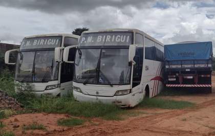 Vereadores fiscalizam frota em Birigui e encontram “cemitério” de veículos