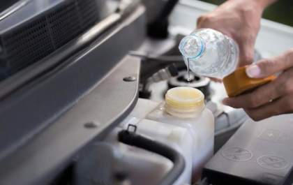 Água da torneira no radiador do carro JAMAIS! Entenda os riscos com a equipe da Absoluta Automóveis