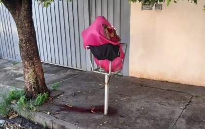 Corpo de mulher é encontrado com sinais de violência em lixeira